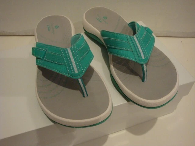 NWT NEW Clarks Women s Sunmaze Daisy Sandal Flip Flop Shoes Green