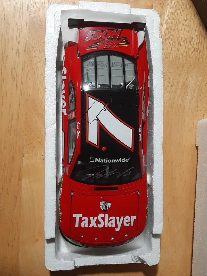 Josh Wise 2011 Impala #7 Taxslayer Action 1:24 Diecast autógrafo automático 1/452 Foto 3 de 4