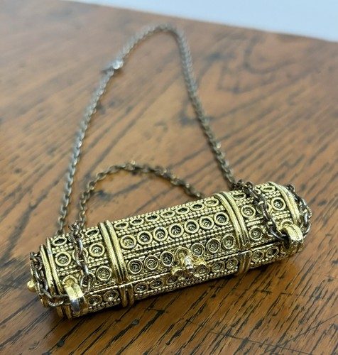 Vintage ESTEE LAUDER Gold Tone Filigree Perfume/Lipstick Holder Necklace In Box - Picture 7 of 11