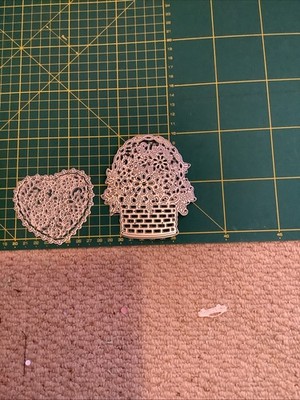 3er Set Stanzformen zum Erstellen von zwei Blumenmotiven.