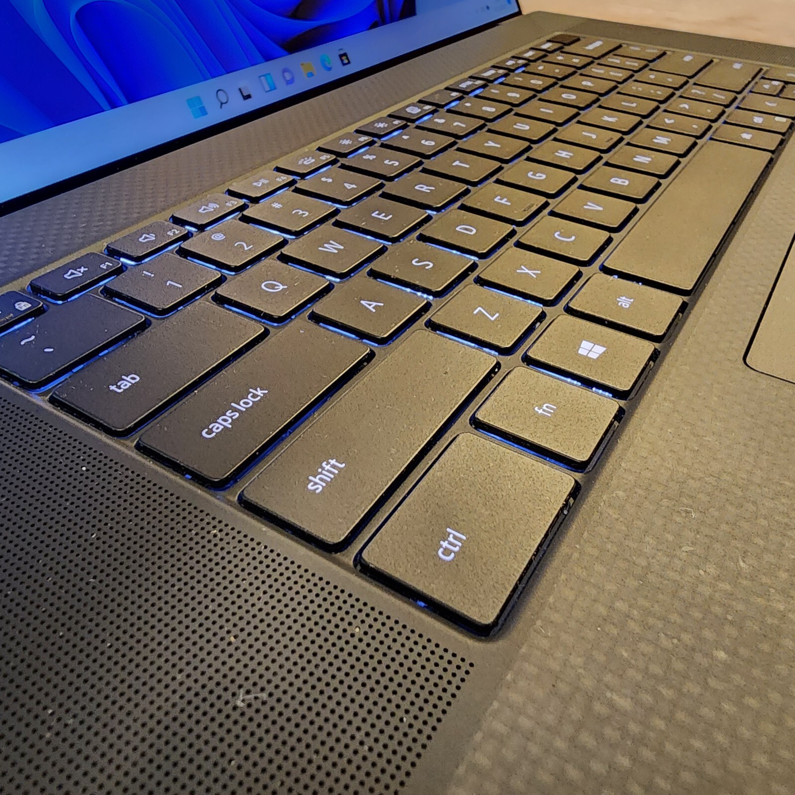 17" UHD+ 4K Touch Dell XPS 17 9700 i7-10875H 32GB RAM 1TB SSD NVIDIA RTX 2060 - Picture 6 of 18