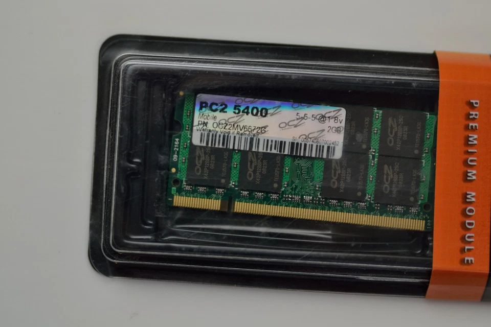OCZ High Performance Memory 2GB PC2 5400 SODIMM - New/Factory Sealed - Image 2 of 3