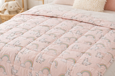 Amazon Basics Gewichtsdecke 2,27kg Rosa Einhorn 91x122 cm