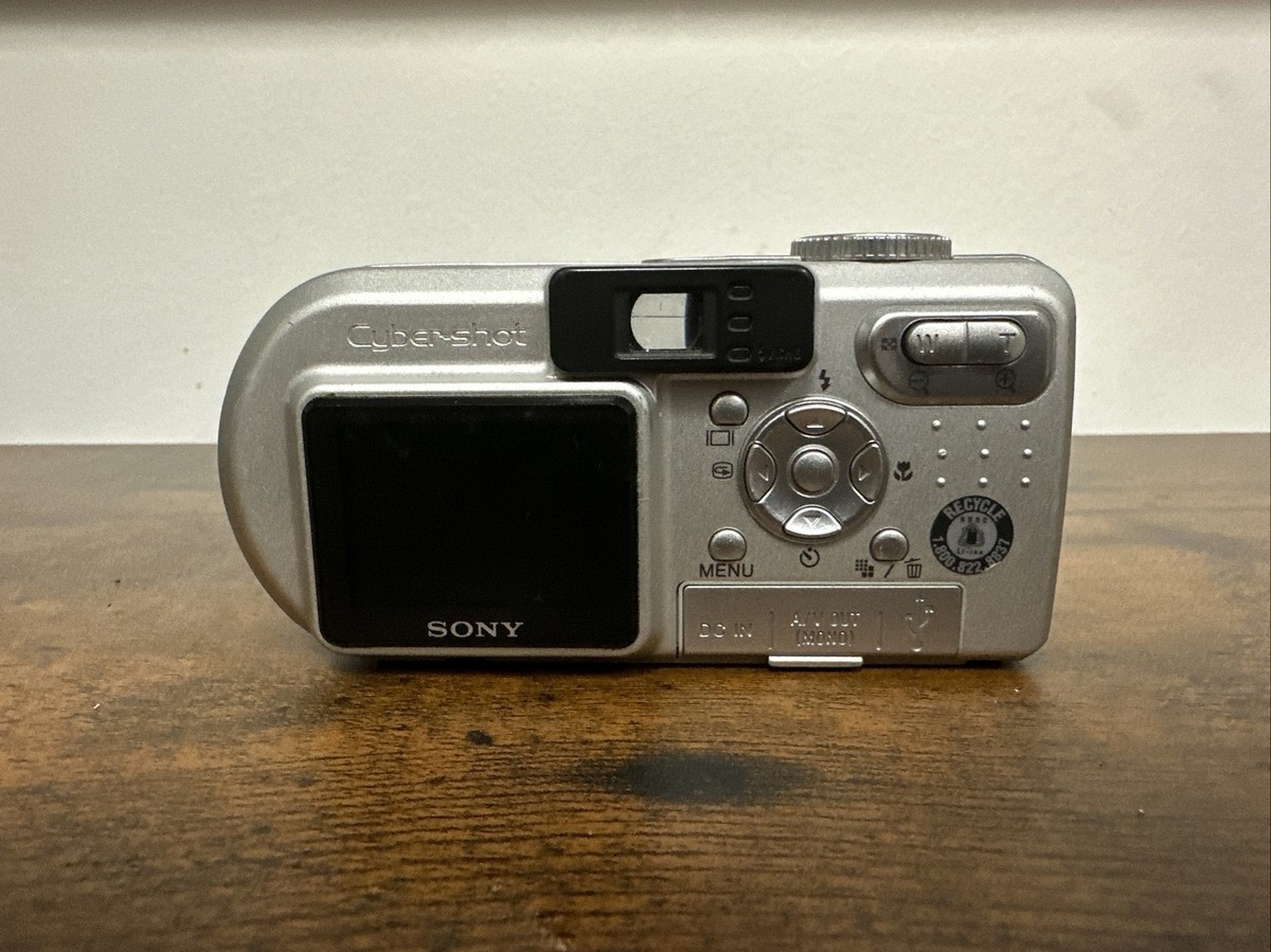Sony Cybershot DSC-P8 3.2MP Compact Digital Camera Silver