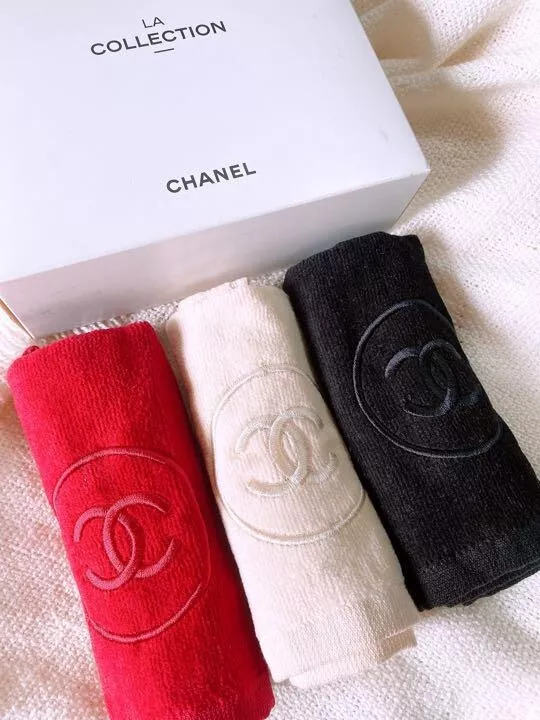 VINTAGE CHANEL CC 2 PIECE SET WASH CLOTH TOWELS NAVY WHITE