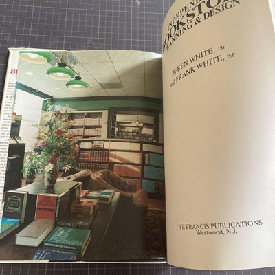 Independent Bookstore Planning & Design Hardcover 1993 Ken