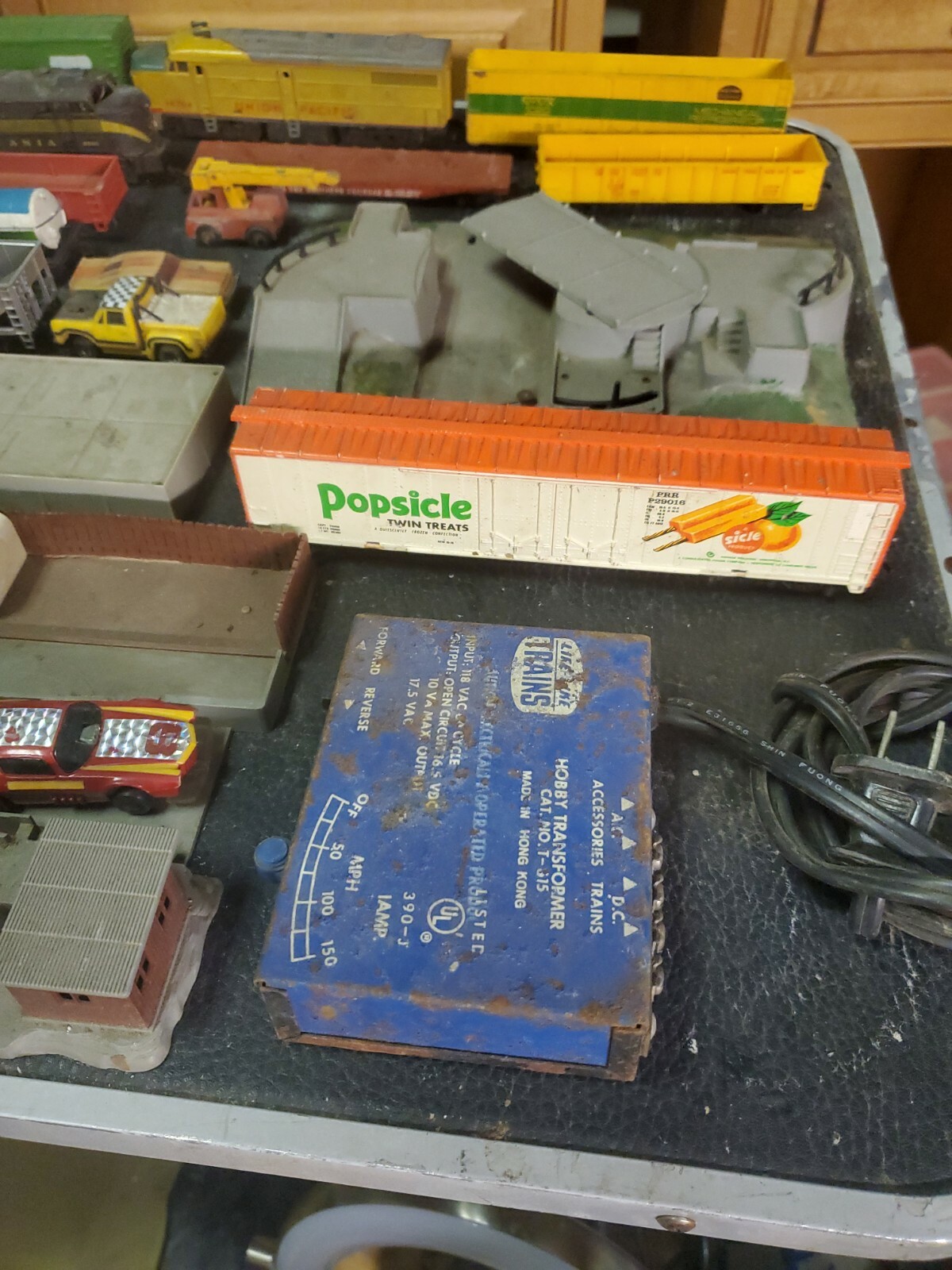 Large Lot of LifeLike and Tyco HO Scale TRAIN PARTS. FOR PARTS OR