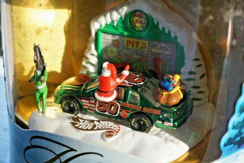Hot Wheels Holiday Series IV Rudolph's Racer No. 2 of 3 Exclusive Holiday 1998 - Picture 2 of 6
