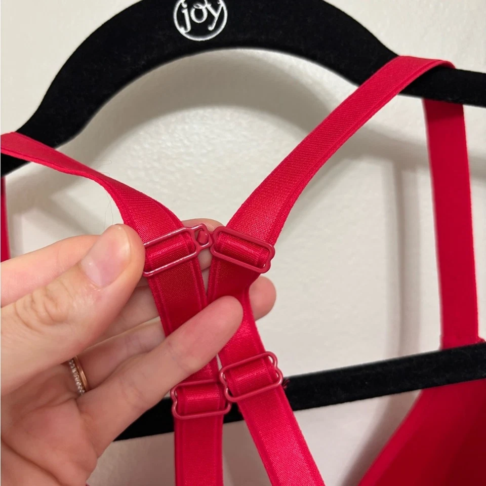 Chantelle Basic Invisible Smooth Support T-Shirt Bra in Red - Size 30 DDDD - Image 3 of 4