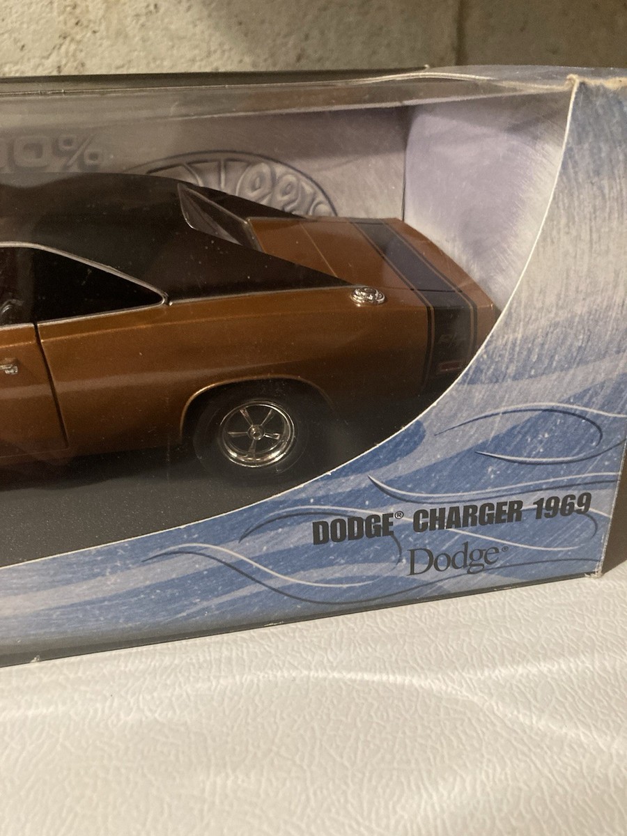 ミニカー HOTWHEELS 1/18 1969 DODGE CHARGER s-l400.jpg