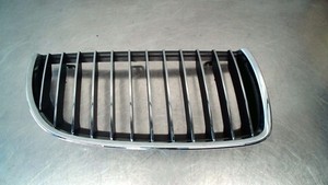 BMW 325i E90 / E91/ Kühlergrill R Bj 2005 Farbe schwarz
