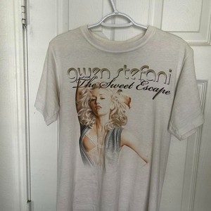 2016 Gwen Stefani ツアーTシャツ ホワイト Gwen Stefani Editorial Stock Photo - Stock Image | Shutterstock