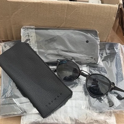 Top man Sunglasses Brand New Comes With Leather Pouch - Image 1 of 4