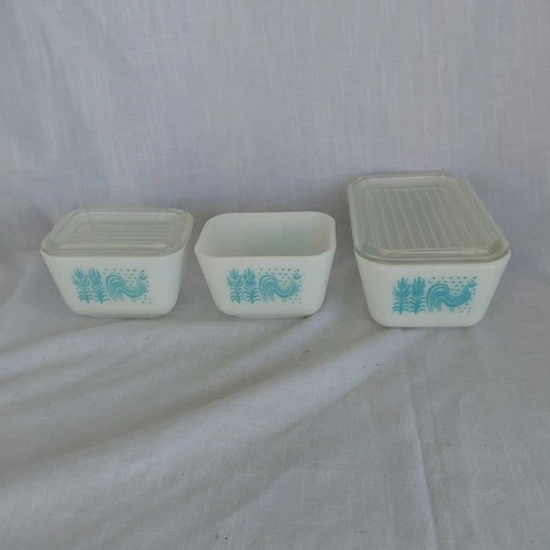PYREX MILK GLASS REFRIGERATOR DISHES AMISH BUTTERPRINT SET of 3 w/ 2 Lids