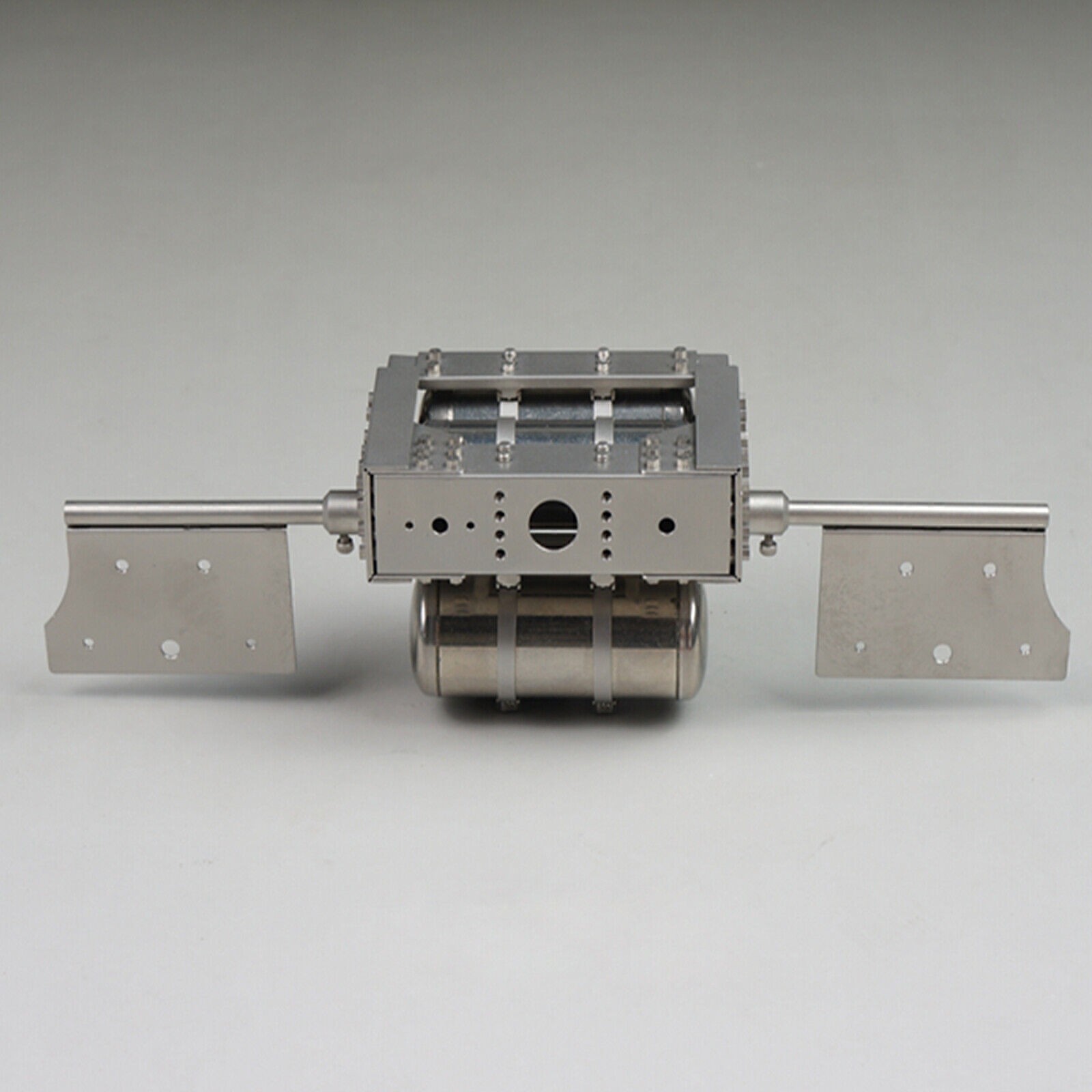 For 1/14 Iveco Tractor RC Truck Metal Steel Rear Tail Bumper Guard Beam Gas Tank