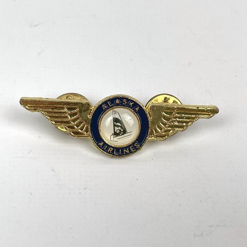 VTG Alaska Airlines Junior Pilot Gold Tone Enamel Hat Lapel Pin Airplane Wings