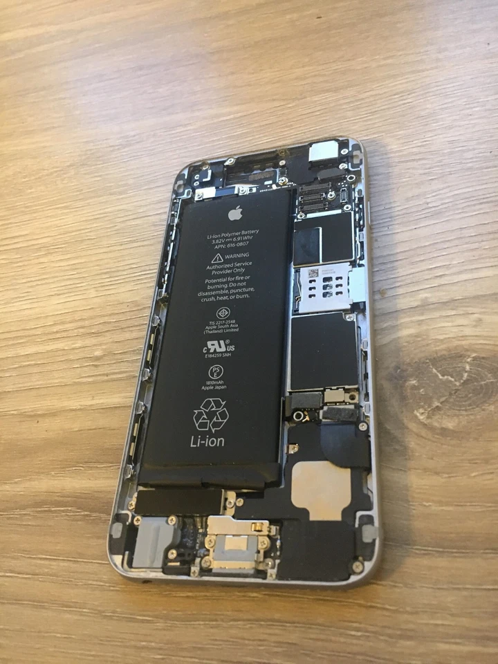 Apple iPhone 6 - 64 Go - Argent - Grade B - compte utilisateur actif - Photo 1/1