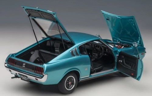 78767 AUTOart 1:18 Toyota Celica Liftback 2000GT (RA25) 1973 Turquoise Blue - Picture 10 of 11