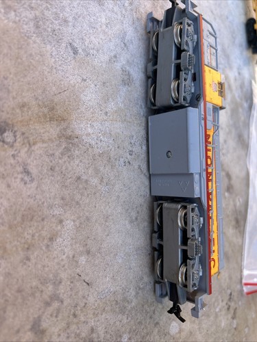 Vintage Bachmann HO Diesel Locomotive Union Pacific and Caboose - Picture 3 of 7