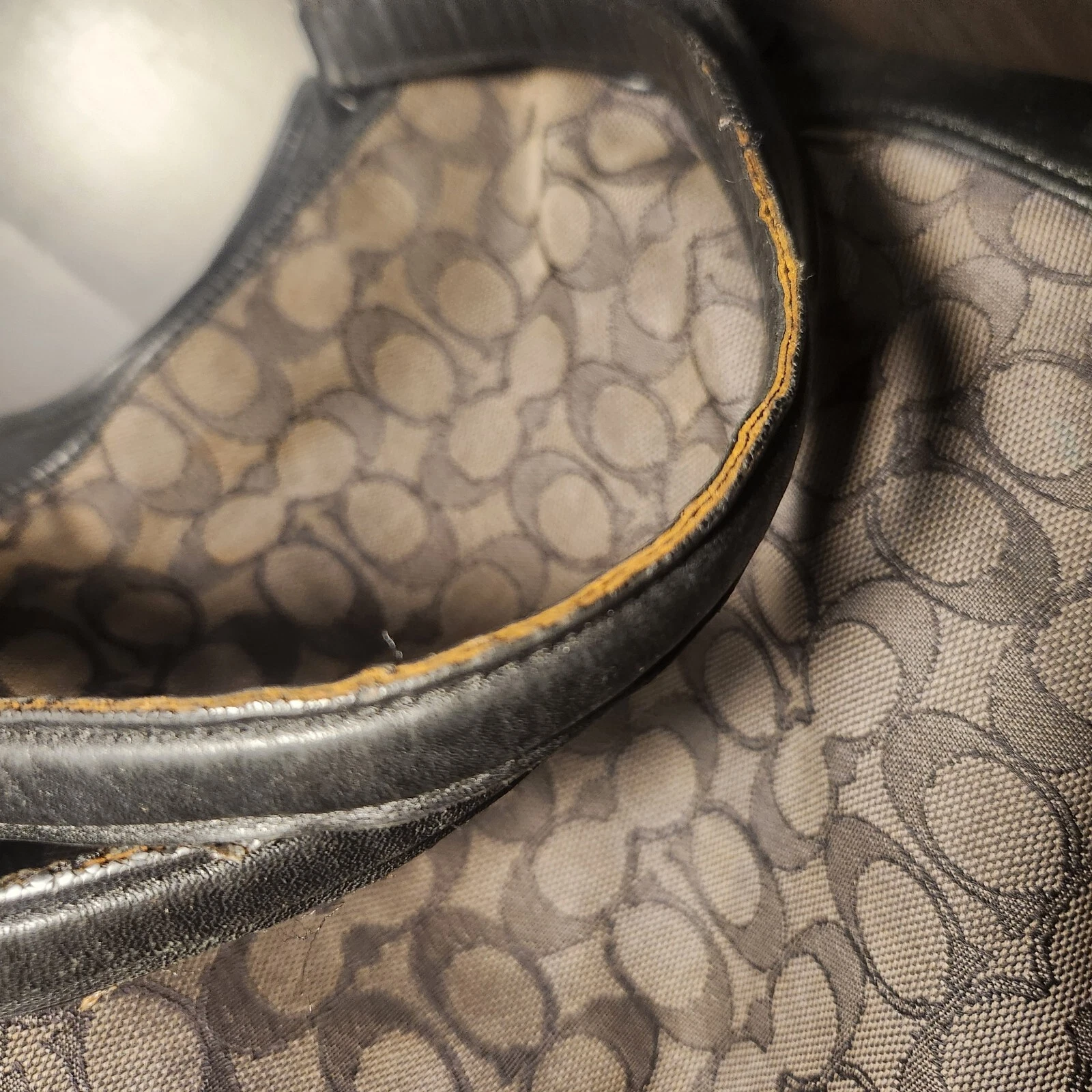 Borsa Coach grande dettagli in pelle jacquard danneggiata e sporca