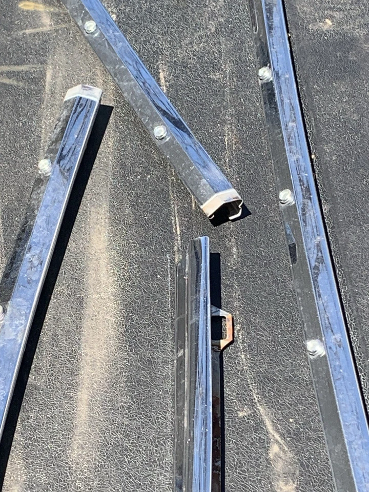 65 66 Cadillac DeVille Eldorado Convertible Beltline Juego de molduras de acero inoxidable Foto 3 de 4