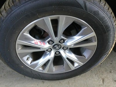 Used Wheel fits: 2016 Toyota Highlander 18x7-1/2 alloy 10 raised spoke 5 V spoke