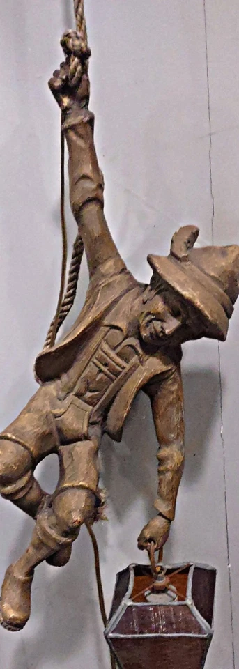 Figura de escalador alemán grande tallada en madera con linterna iluminada y cuerda Foto 2 de 4