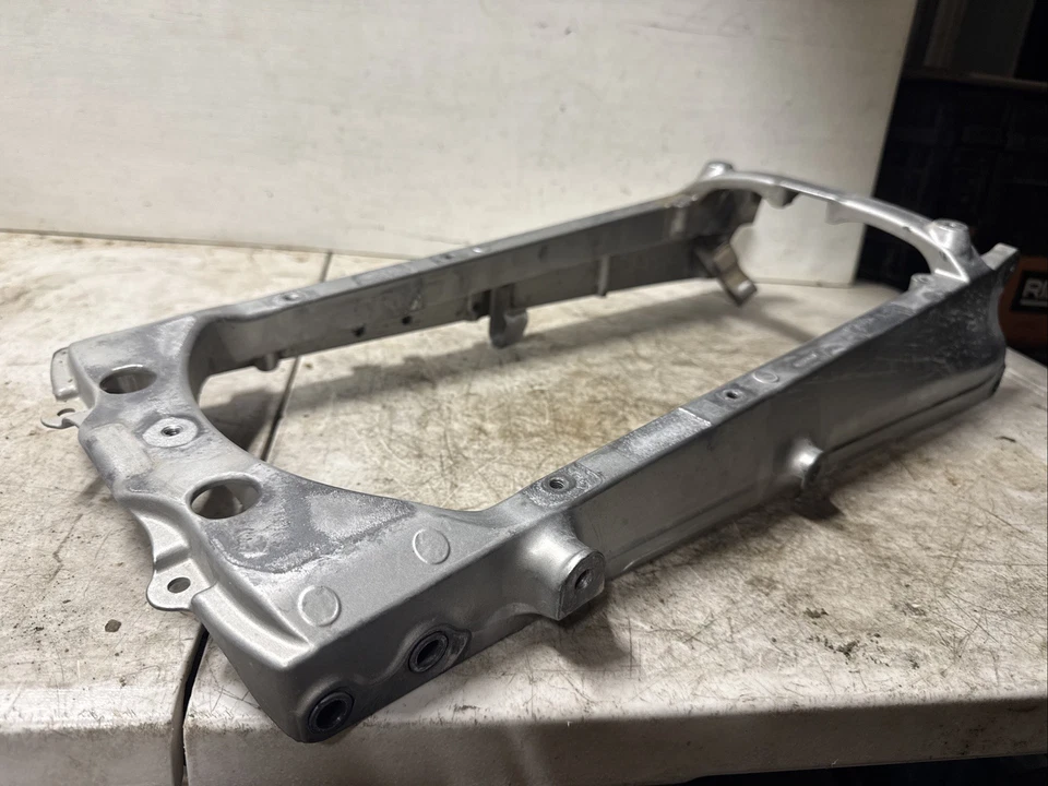 YFZ450 Subchasis trasero perno en YAMAHA YFZ 450 GENUINO OEM 2004-2009 Foto 3 de 4