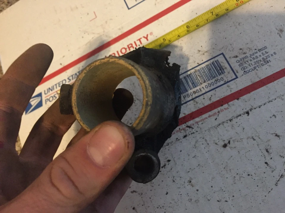 Ford Mustang Mercury Cougar 1969 termostato carcasa cuello de agua 302 351 W 69 1970 Foto 4 de 4