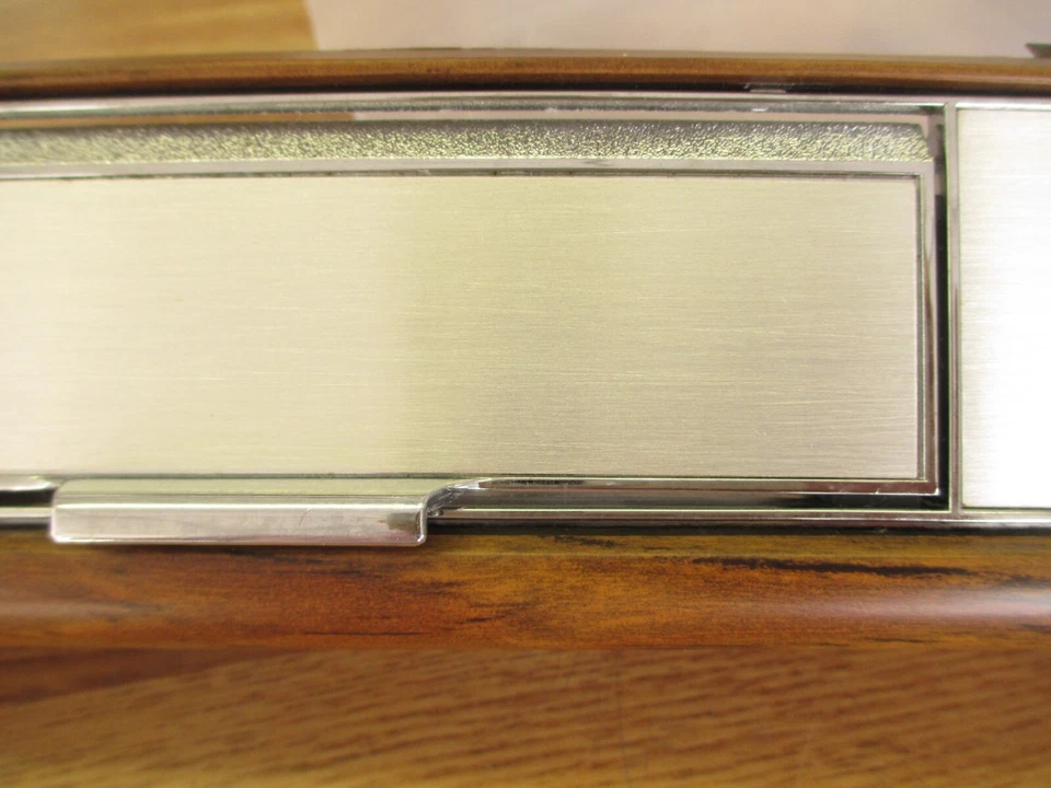 SHOW QUALITY NOS RH REAR ASH / SWITCH BEZEL 1985 CADILLAC FLEETWOOD BROUGHAM Foto 4 de 4