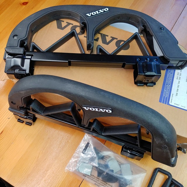 Volvo Lockable Ski Rack 94413366 Fits Models 200400 700900 S40 V40