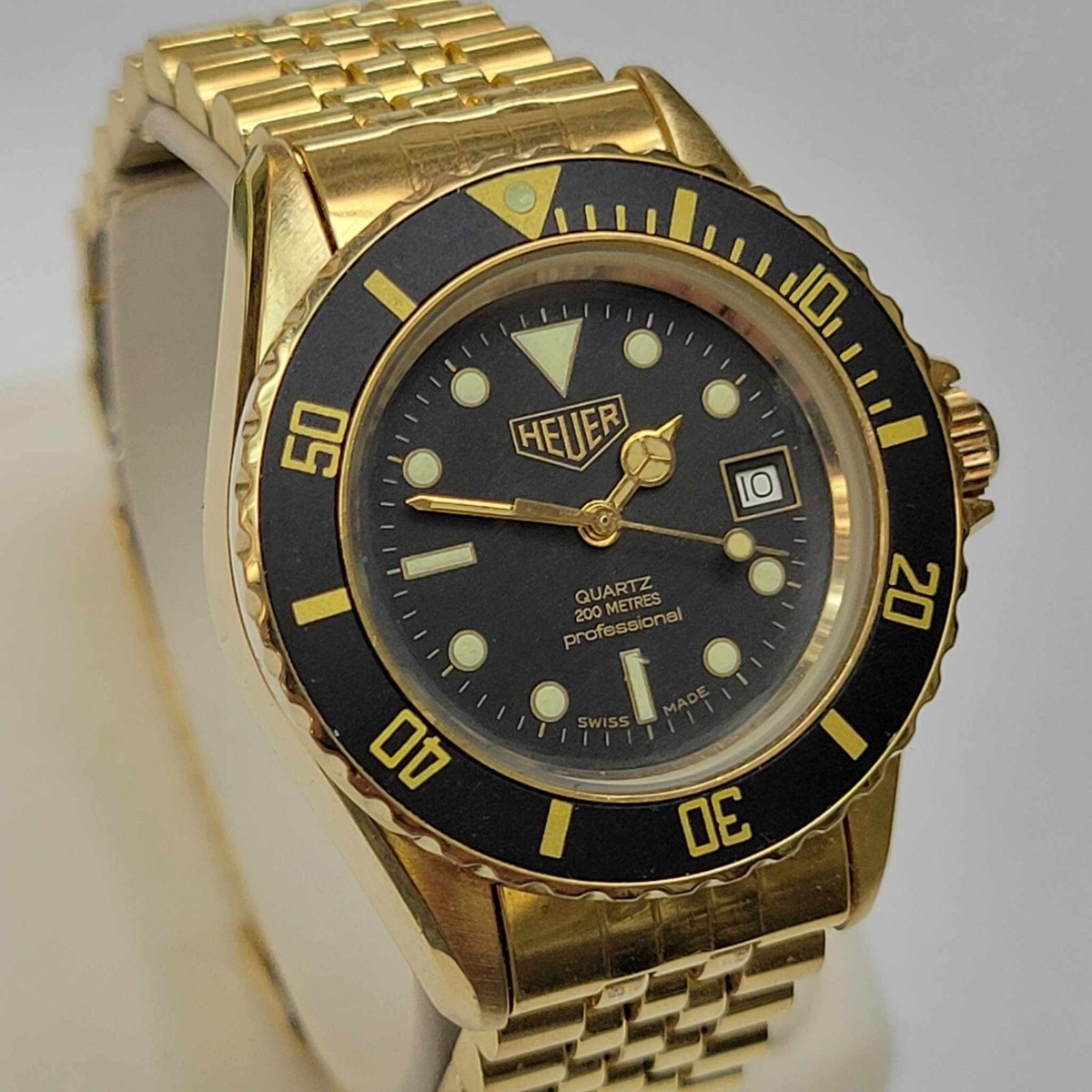 HEUER 984.015 Professional 200 Meters Back Dial Quartz NOS GOLD