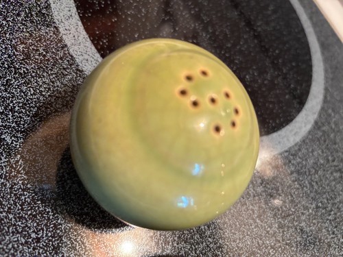 Vintage Fiesta Ware Chartreuse Salt and Pepper Shakers - Picture 6 of 7