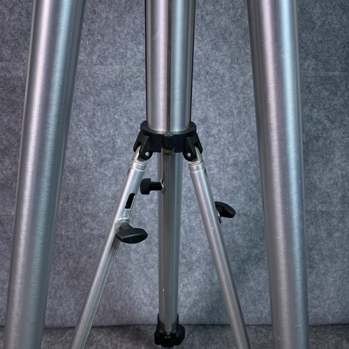 Bogen Professional Tripod Model 3050 w Model 3047 Head - Picture 7 of 10