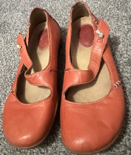 Clark's Red Shoes Size 5 Mary Jane Style Comfort walking Summer - Picture 1 of 3