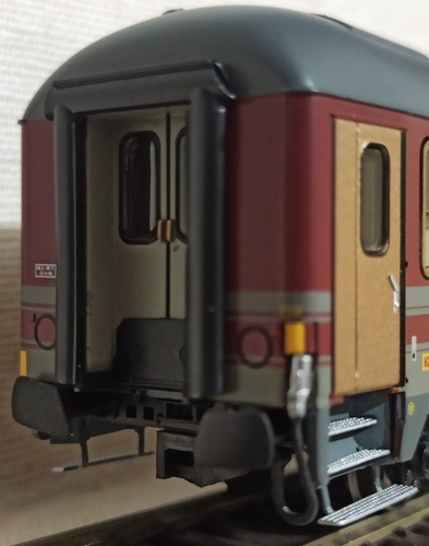 ACME 55324 FS SET CUCCETTE LIEGEWAGEN 2a CL TIPO X '75 '82 ROSSO GRIGIO EP. IV V - Imagen 8 de 21