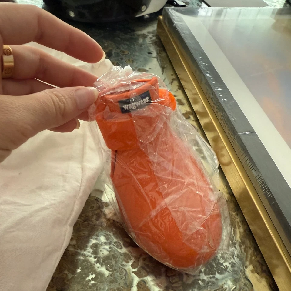 Botas WagWellies para perros Foto 3 de 4