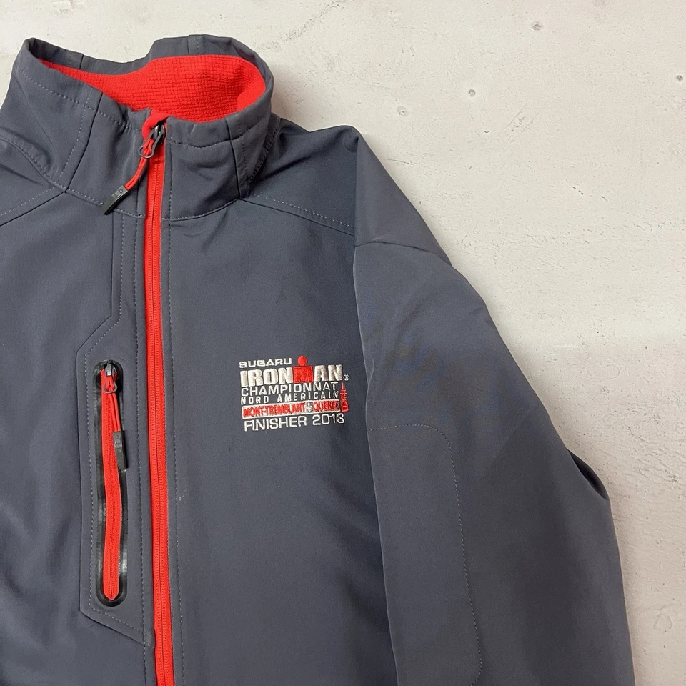 Chaqueta Iron Man Finisher Para Hombre Grande Gris Triatlón Cremallera Completa Bordada 2013 Foto 4 de 4