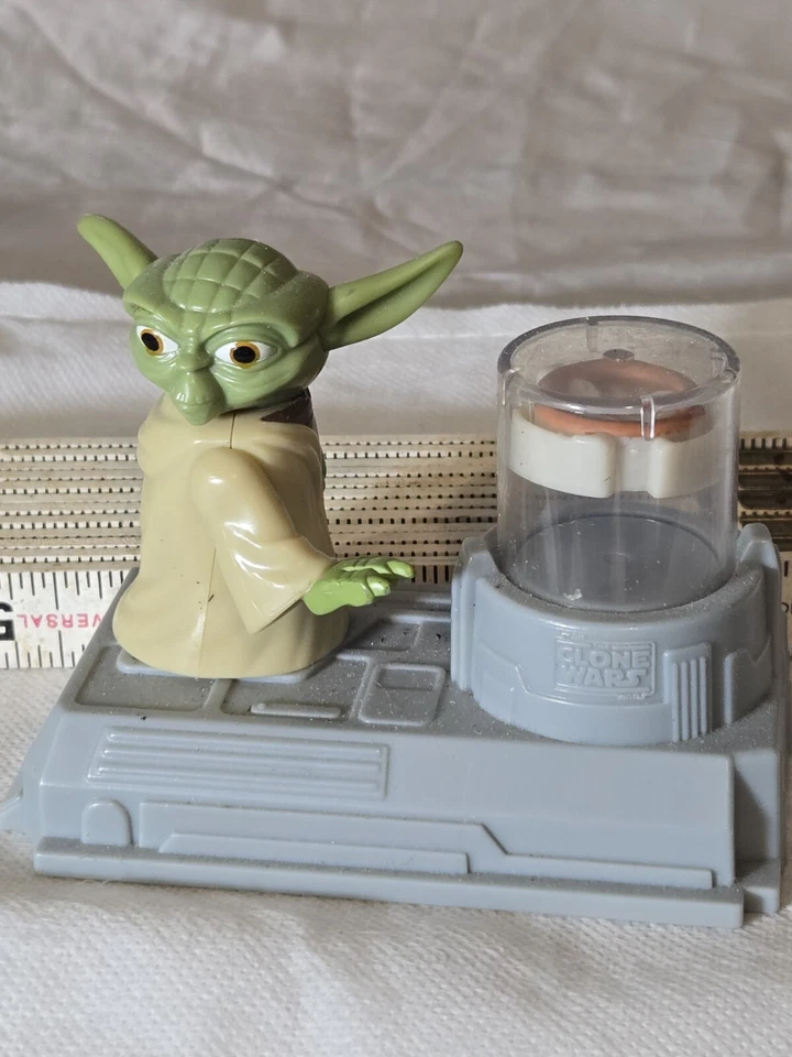 Figura de acción McDonald's 2011 Maestro Jedi Yoda Levitator 4" #3 Star Clone Wars Foto 3 de 4