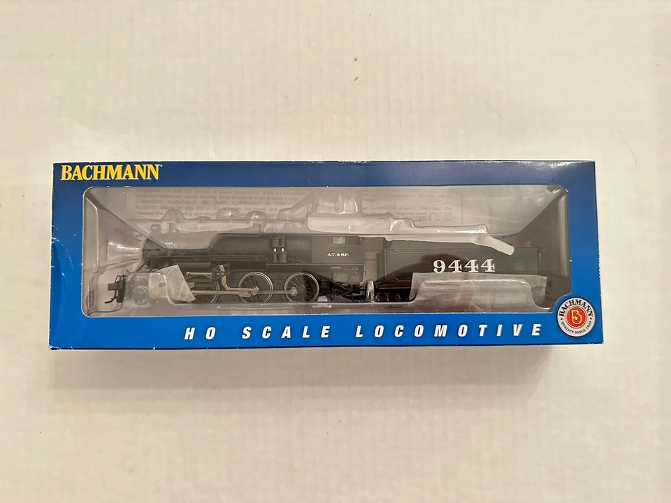 Bachmann HO 51710 ALCO 2-6-0 Steam Loco (DCC Ready) ATSF #9444 - Image 4 of 4