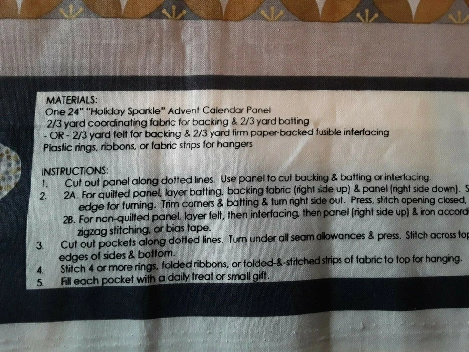 Panel de tela de árbol de adviento de algodón brillante navideño con bolsillos de regalo corte y costura Wilming Foto 3 de 4