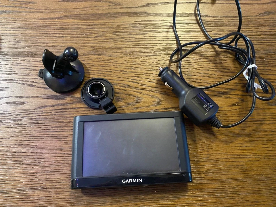 Garmin Nuvi 52 LM GPS 5" Screen Bundle Free Shipping - Image 4 of 4