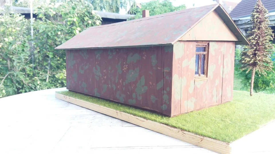 Modellhaus - UNIKAT - Eigenbau - Maßstab ca. 1:32, Grundplatte B=42 cm, L=60 cm - Bild 4 von 4