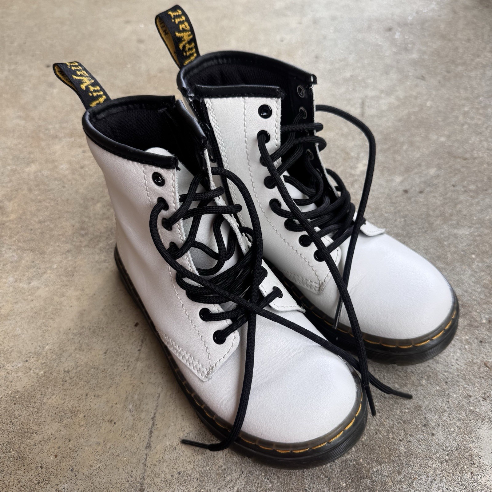 SAOLA Stivali da combattimento DR MARTENS Zavala J pelle bianca ragazza 13 suola piatta cerniera laterale