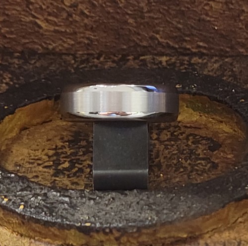 Anillo de boda de tungsteno de plata de dos tonos reales para hombre - anillo de boda de dos tonos chicos - Imagen 4 de 9