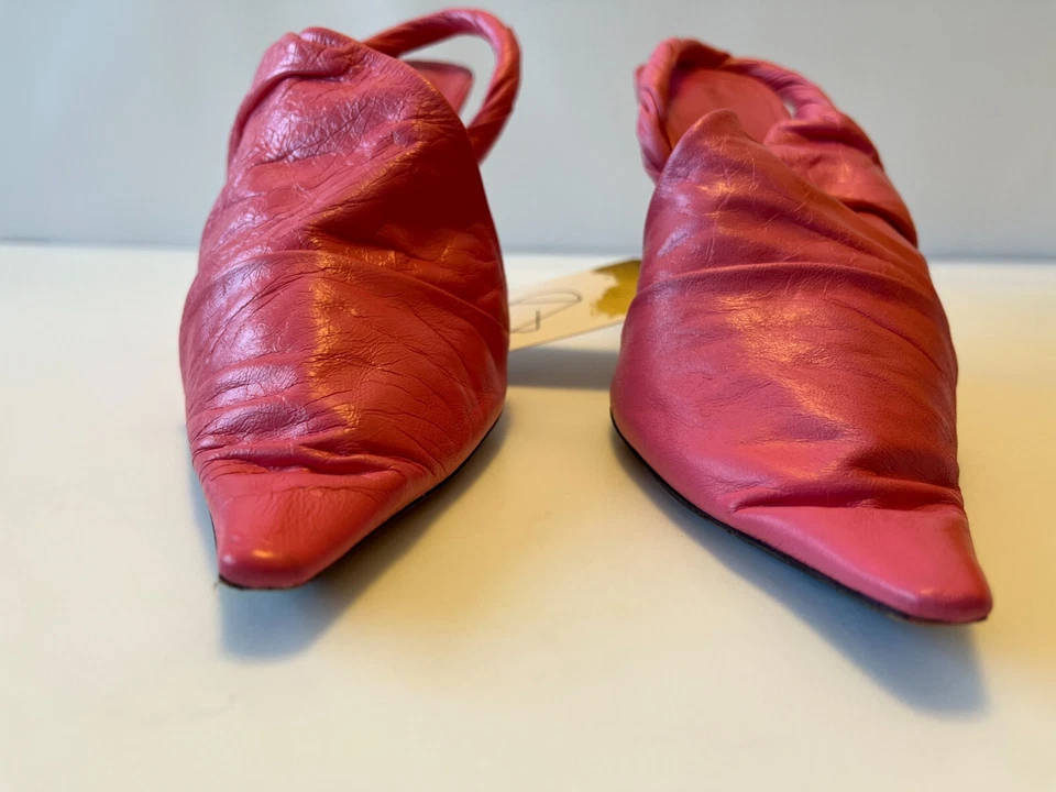 Bottega Venetta 粉色皮革扭转吊带,尺寸 37 (IT) 7 (美国) — 第 4/4 张图片