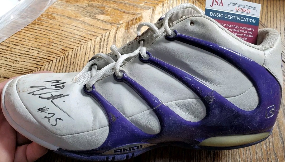 Autographed Bucks Mo Williams Basketall Shoe NBA JSA COA Game Worn
