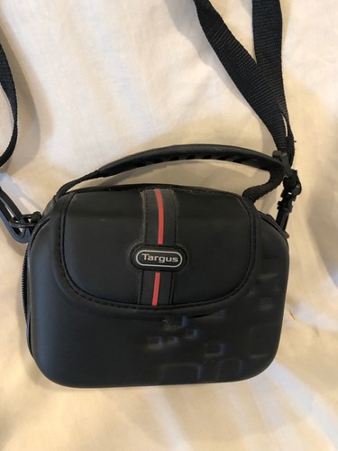 Targus Black & Red Travel Size Camera Bag W/Shoulder Strap EUC detachable strap - Picture 2 of 4