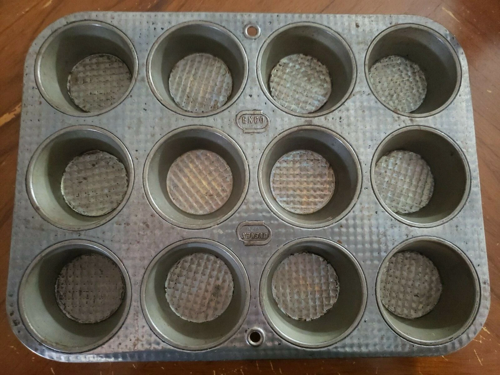 Ekco Ovenex 12 Muffin Pan waffle pattern cupcake VTG