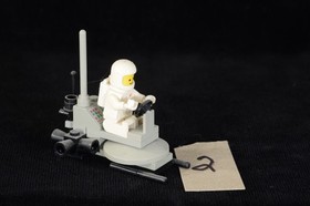 LEGO Lot Of 8 Space Sets-  885, 6801,10, 08,20,28,92 + one more